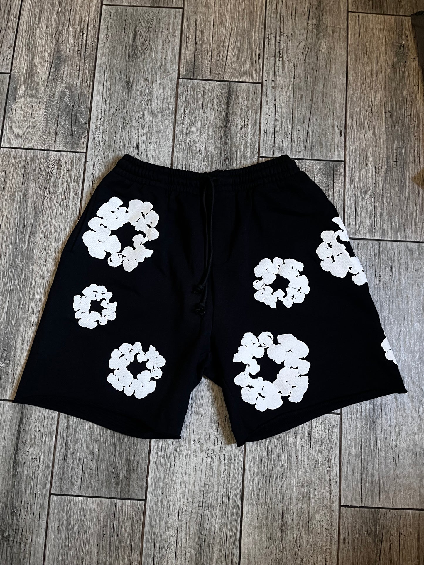 Denim Tears Cotton Wreath Shorts (Black/White)